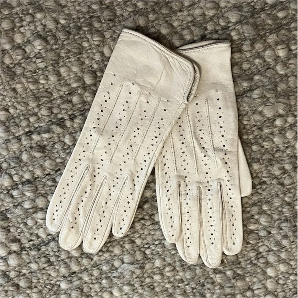 Vintage Women's White Leather Wrist-Length Gloves Solid Pattern Size S Pre-Owned
